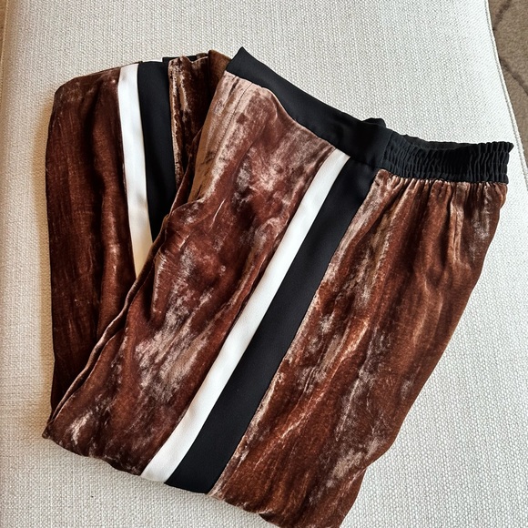 - Zara Cropped Velvet Track Pants M - Picture 4 of 5